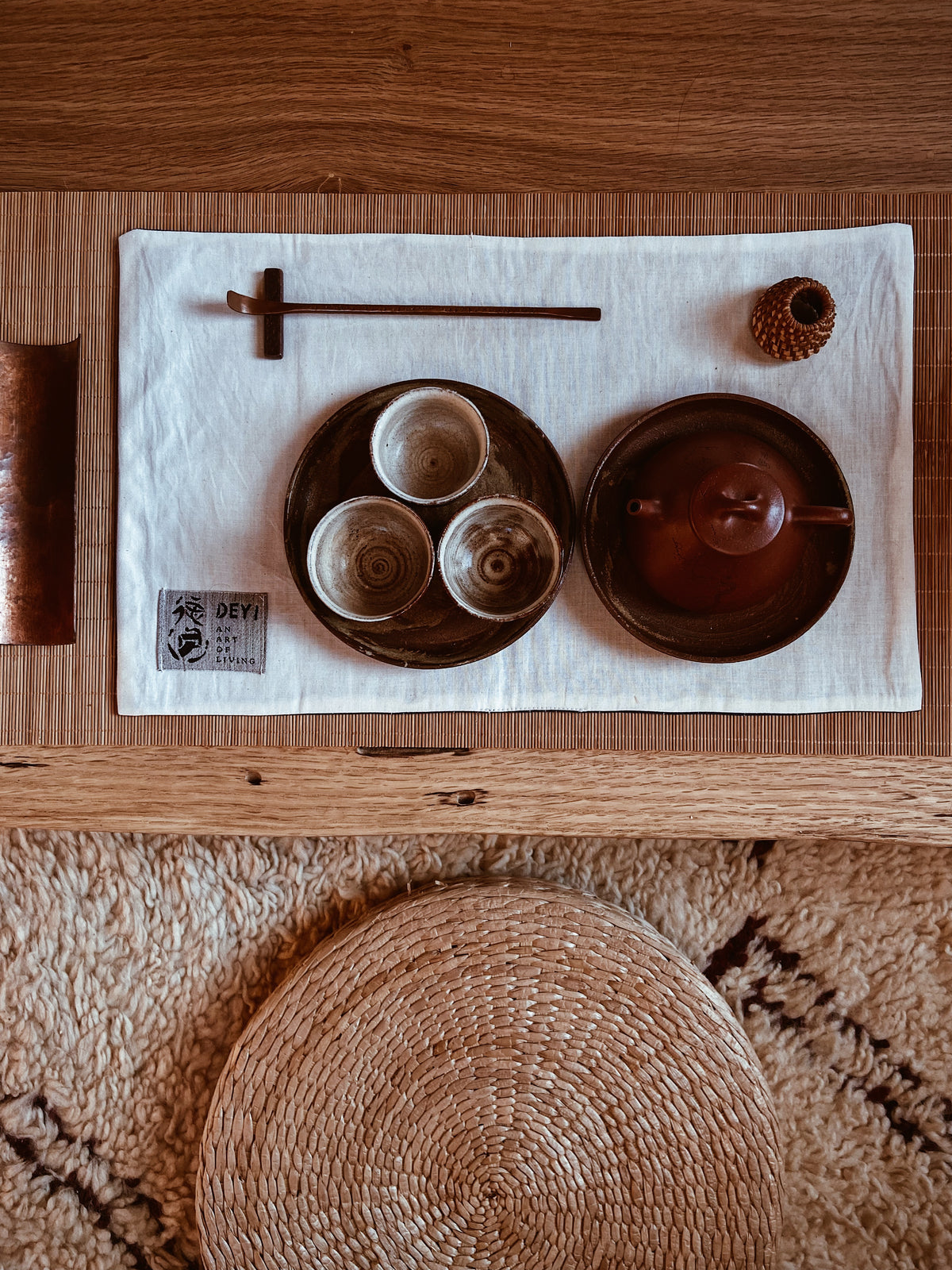 Dong 侗 tea runner