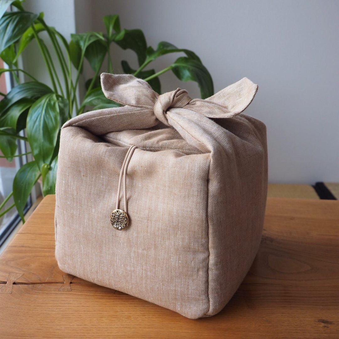 Li Ye carrier bag
