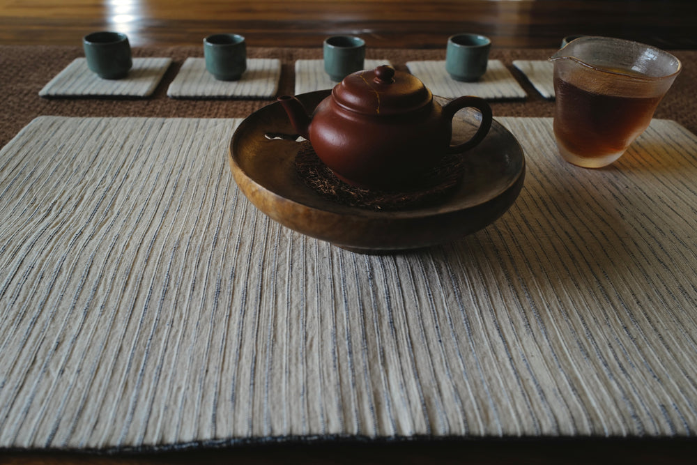 LIANG YI 两仪 Reversible tea runner (short version)