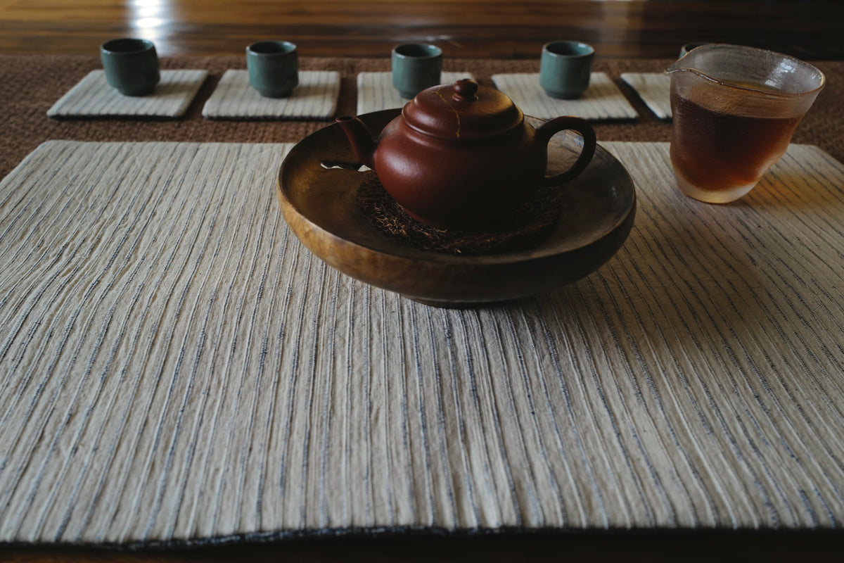 LIANG YI 两仪 Reversible tea runner (short version)