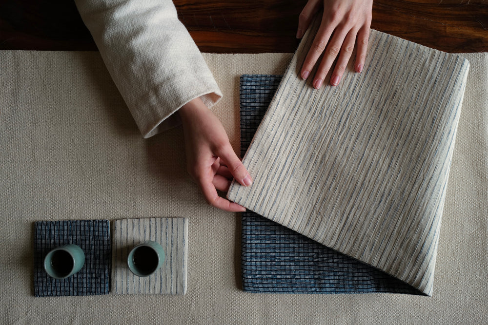 LIANG YI 两仪 Reversible tea runner (short version)